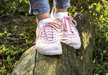 Cara Mencuci Sepatu Berdasarkan Jenis Bahan, Dijamin Awet Dipakai Sampai Bertahun-tahun!