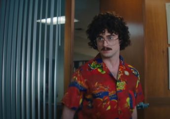 Weird: The Al Yankovic Story Bakal Tayang November 2022, Daniel Radcliffe Rambutnya Keriting!