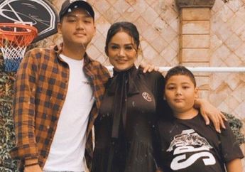 Jor-joran Sewa 2 Dokter Jendral Khusus Bedah Demi Kellen Sunat, Krisdayanti Ngaku Trauma Ingat Kejadian Azriel Hermansyah: Teriakannya Masih Saya Ingat Sampai Sekarang