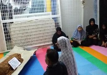 'Meninggal di Pangkuan' Inalillahi, Anak Komeng Sudah Tiada di Usia 10 Tahun Pada Hari Sabtu Diduga Karena Batuk Tersedak! Ini Pertolongan Pertama Bila Buah Hati Tersedak, Jangan Ditepuk-tepuk