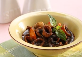 Resep Cumi Hitam Daun Kemangi, Menu Makan Malam Dengan Rasa Dan Aroma yang Begitu Nendang