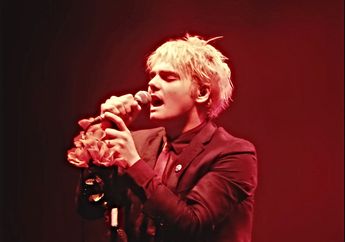 MCR Beri Tribute buat Fans yang Sudah Meninggal Lewat Bendera Memorial