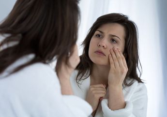 Sering Iri Lihat Wajah Mertua yang Mulus Bebas Dari Kerutan, Rahasianya Ternyata Cuma Rajin Pakai Sayuran yang Mirip Daun Bawang Ini, Selamanya Gak Perlu Ke Klinik Kecantikan