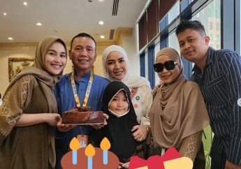 'Alhamdulillah', Ucap Syukur Bisa Wujudkan Impian Ayah Rozak Ultah di Mekkah, Janji Ayu Ting Ting Disorot Hingga Penampilannya Banjir Pujian
