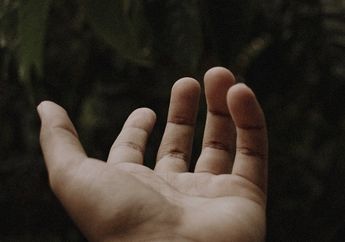 Firasat Kedutan Mata Kiri Bawah; Firasat Kedutan Bagian Kiri Tubuh