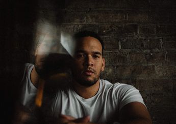 Interview HAI Bareng Chad Price Soal Single Terbarunya 'Broken Open' yang Personal Banget!
