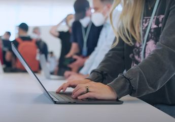 (Video) Kumpulan Hands-On MacBook Air M2 di Apple Park, Tipis Banget!