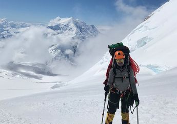 Perempuan Indonesia Mencapai Puncak Gunung Tertinggi Amerika Utara