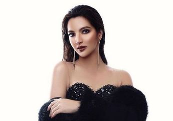 Berfoto Mesra dengan Ardi Bakrie di Ring Tinju Pakai Crop Top Hitam Pamer Perut Mulus, Nia Ramadhani Kepergok Tenteng Tas Mungil Harga Fantastis
