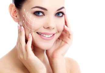 Sering Senyum Tak Selalu Baik, Bikin Smile Lines Muncul di Usia Muda