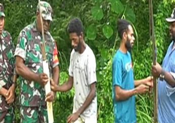 Diam-diam Melarikan Diri dari KKB Papua dan Serahkan Senjata ke TNI, Anggota TPNPB-OPM Menyerah, Janji Setia ke NKRI Berkumandang di Markas Koramil
