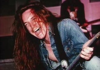 Lagi Beli Walkman Malah Disangka Pengedar Narkoba, Dua Legenda Metal Dunia Ini Ditangkap Polisi