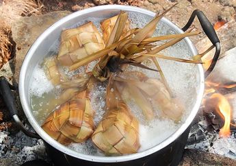 Cara Merebus Ketupat ala Koki Hotel, Rendam Janur Kelapa di Air ini Sebelum Masuk Panci Bikin Ketupat untuk Idul Adha Jadi Pulen Tak Lembek, Rahasia Terbongkar!