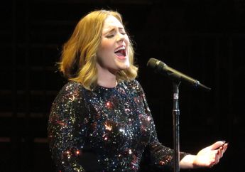 Cinta Berat dengan Perannya sebagai Ibu, Adele Mau Punya Banyak Anak!