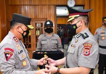 Ngenes, Gegara Nekat Foto Mesra Bareng Polwan Cantik, Kapolres Maluku Tengah Dicopot dari Jabatannya yang Baru 5 Bulan Usai Dilaporkan Istri Sah