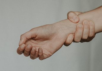 Ini 4 Arti Kedutan Di Pergelangan Lengan, Siap-siap Dapat Kabar Ini