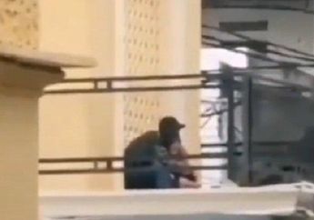 Serasa Dunia Milik Berdua, Dua Sejoli Asyik Memadu Kasih di Area Masjid dan Tak Gubris Orang-orang Sekitar, Videonya Viral