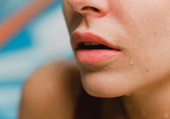 Ternyata Jadi Pertanda Baik, Inilah Arti Kedutan di Bibir Kanan Atas