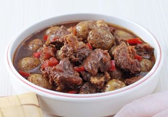 Hadirkan Resep Semur Daging Kentang Mini Sebagai Menu Makan Siang Agar Lebih Disayang Keluarga