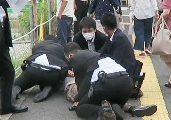 Padahal Pernah Menjabat Sebagai Orang Paling Penting di Jepang, Mengapa Shinzo Abe Semudah Itu Tertembak Dengan Senjata Rakitan, Selemah Apa Petugas Keamanan Jepang ?