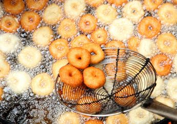 Emak-Emak Se-Indonesia Bisa Nangis Gegara Telat Tahu, Minyak Goreng yang Kotor Bisa Jernih Kayak Baru Lagi Pakai 1 Bahan Ini, Jadi Irit Uang Belanja