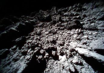 Akhirnya Terungkap, Mengapa Permukaan Asteroid Terlihat Lebih Kasar?