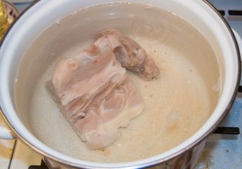 Cara Memasak Daging Sapi agar Empuk, Oleskan Bahan Dapur Ini Sebelum Diolah