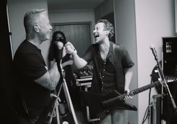 Jadi Akrab, James Hetfield Ngobrolin Stranger Things Bareng Joseph Quinn Sampai Nge-jam Bareng di Backstage!