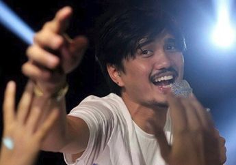 Duta Sheila on7 Ketahuan Jajan Cilok Dibungkus Plastik, Netizen: Lowkey Banget!