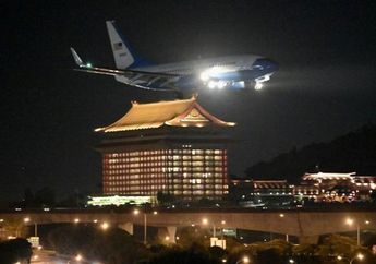 Ketua DPR Amerika Serikat Tiba di Taiwan Gunakan Pesawat Militer, 4 Kapal Perang AS Siaga di Perairan Timur, Picu Krisis Besar dengan China?