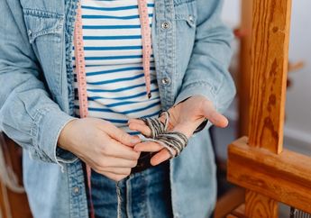 4 Arti Kedutan Tangan Kiri kata Primbon Jawa, Siap-siap Ketemu Jodoh?