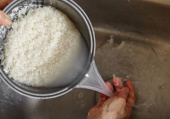 Waduh, Ibu-ibu Se-Indonesia Selama ini Keliru! Kebiasaan Cuci Beras Pakai Wadah Rice Cooker Ternyata Salah, Fakta ini Bisa Bikin Kita Bergidik Ngeri