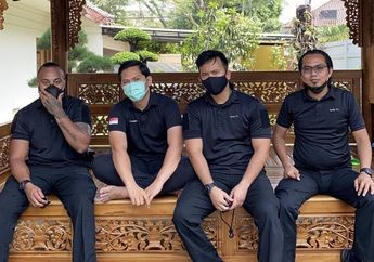 Ajudan Irjen Ferdy Sambo LIburan Bareng, Sosok yang Duduk di Sebelah Brigadir J Dipertanyakan, Foto Pengawal Eks Kadiv Propam Bikin Heboh