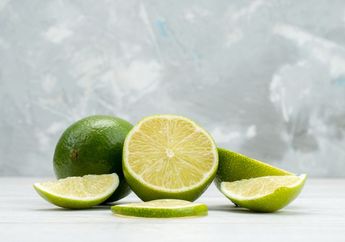 Pantas Suami Sering Bawa Jeruk Nipis ke Kamar Mandi, Ternyata Manfaatnya Enggak Main-main, Rambut Jadi Bersih dan Sehat!
