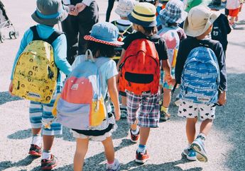 Gaya Berjalan Anak-Anak Jepang Berbeda dari Anak-Anak di Negara Lain
