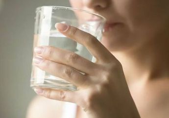 Harus Jadi Perhatian! Cukup Minum 2 Gelas Air Putih Sebelum Makan, Jangan Kaget Berat Badan Bisa Turun Secara Alami