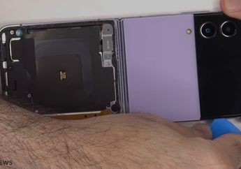 YouTuber Ini Bongkar Samsung Galaxy Z Flip4, Tak Banyak Perubahan?