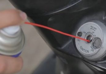 Tips Harian Motor Matic, Perawatan Lubang Kunci Kontak Agar Tidak Macet