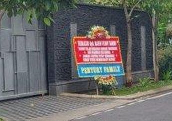 Geger Karangan Bunga Misterius Tiba-tiba Muncul Di Depan Rumah Ferdy Sambo, Berisi Pesan Dukungan Begini: Jangan Gentar Tetap Semangat, Siapa Pengirimnya?