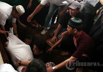 'Wafat Di rumah Jam 5 Pagi' Deddy Mizwar Berduka Kehilangan Aktor Senior Usia 58 Tahun Meninggal di Pelukan Istri! Sempat Mengeluh Asam Lambung, Ini Bahaya Penyakit Kronis Pantang Disepelekan
