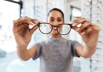 Bisa Hemat Hingga Jutaan Rupiah, Begini Cara Kurangi Mata Minus Tanpa Operasi Lasik!