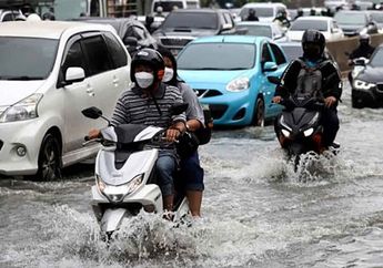 Tips Harian Motor Matic, Kendarai Motor Saat Hujan Jangan Cuman Andalkan Rem Belakang Saja