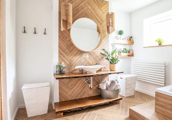 Tak Perlu Lihat Pinterest, Begini Cara Maksimalkan Tampilan Kamar Mandi dengan Lantai Kayu
