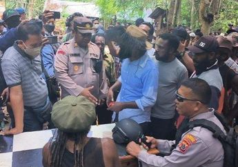 Lari-lari Kegirangan Meski Dihadiri Polisi Bersenjata Lengkap, KKB Papua Sesumbar Punya Pejabat Baru, ULMWP Syukuran Deklarasikan Perdana Menterinya