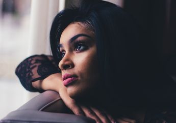 5 Mitos Dan Arti Kedutan Bibir Bawah Menurut Primbon Jawa, Benarkah Pertanda Rezeki?