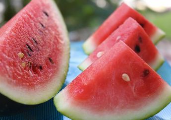 Hampir Gak Ada yang Tahu, Makan Semangka Ternyata Bisa Bikin Pria 'Betah' di Atas Ranjang