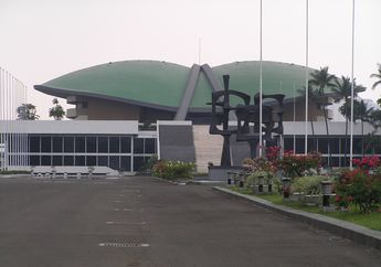 Berikan Contoh Hubungan Antarperaturan Perundang-undangan, Antarperaturan di Tingkat Nasional, atau Antara Nasional dan Daerah