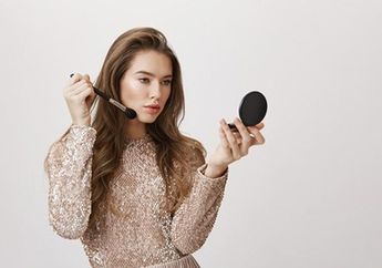Lakukan 3 Langkah Ini Sebelum Makeup Biar Muka Enggak Jerawatan!