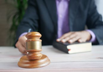 Soal PPKn Halaman 117, Mengapa Kita Mesti Mematuhi Hukum ?