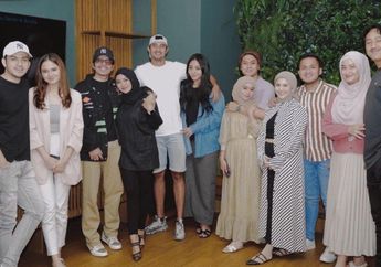 Lesti Kejora Ajak Sang Suami Kumpul Arisan Bersama Teman-temannya, Pose Foto Rizky Billar Jadi Sorotan Netizen: Kenapa Mesti Begitu?